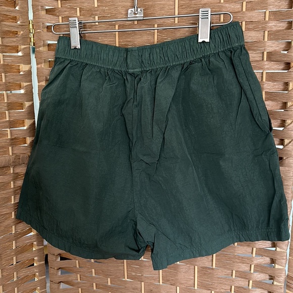 ARITZIA Mid rise shorts - Picture 4 of 5